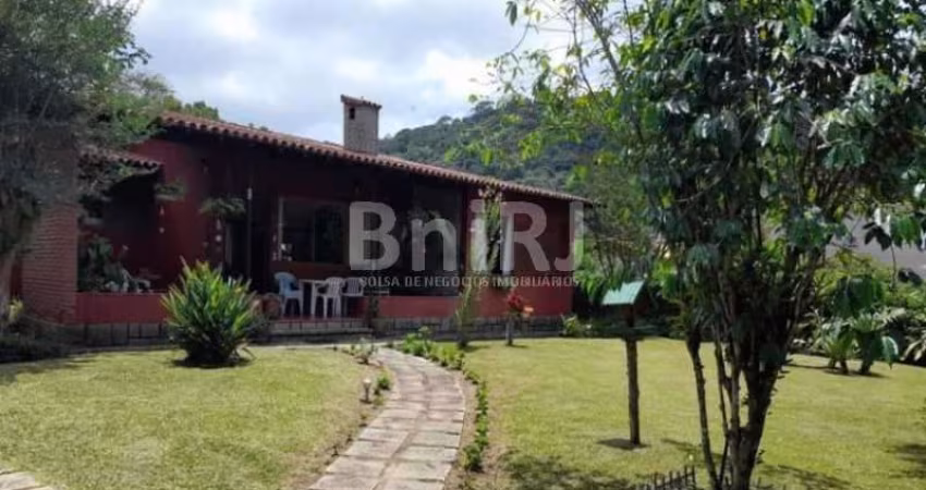 CHARMOSA CASA DE CAMPO LINEAR EM ALBUQUERQUE TERESÓPOLIS RJ