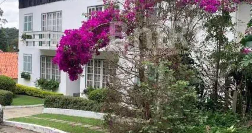 CHARMOSO APARTAMENTO NA SERRA