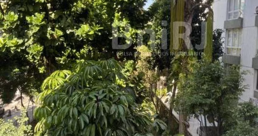 Oportunidade!! Excelente localização. Reformado. Vista copa das árvores.