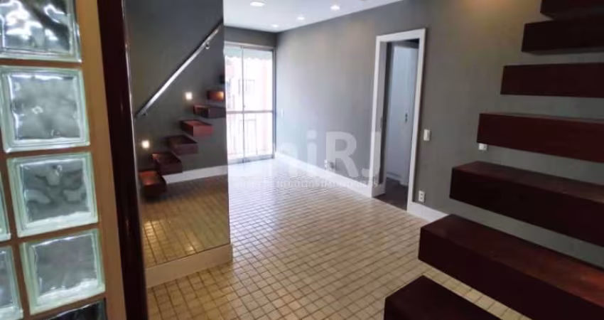 COBERTURA DÚPLEX TOTALMENTE MODERNIZADA!   SÃO 3 QUARTOS SENDO 2 SUITES  PISCINA DEP.COMPLETAS E  2 VAGAS NA GARAGEM!!!