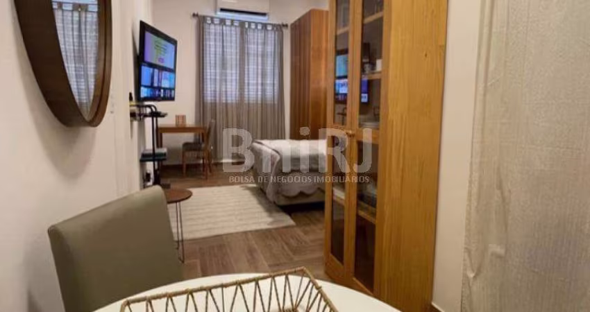 Loft Moderno, Elegante e Super Equipado no Coração de Copacabana / Junto à estação do Metrô Cantagalo - Posto 4/5