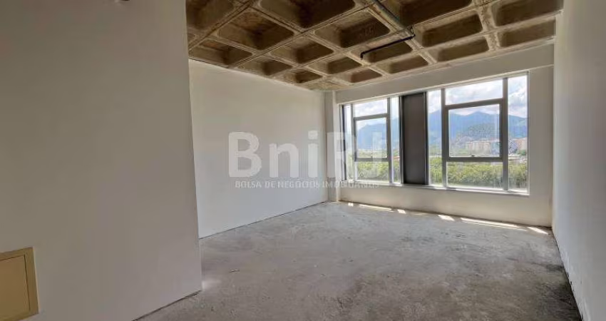 Excelente Sala Comercial à Venda no Centro Metropolitano - Barra da Tijuca