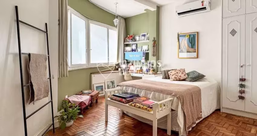 Quarto e sala reformado e charmoso no leme ? pronto para morar ou investir