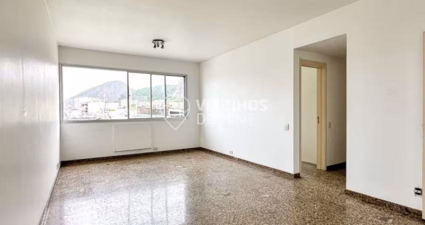 100% reformado, vista livre e vaga de garagem no Leme!