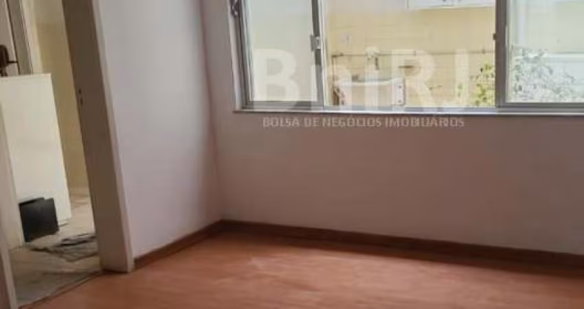 APARTAMENTO COM 02 QUARTOS  - COM 01 VAGA- RETIRO - PETROPOLIS - RJ.