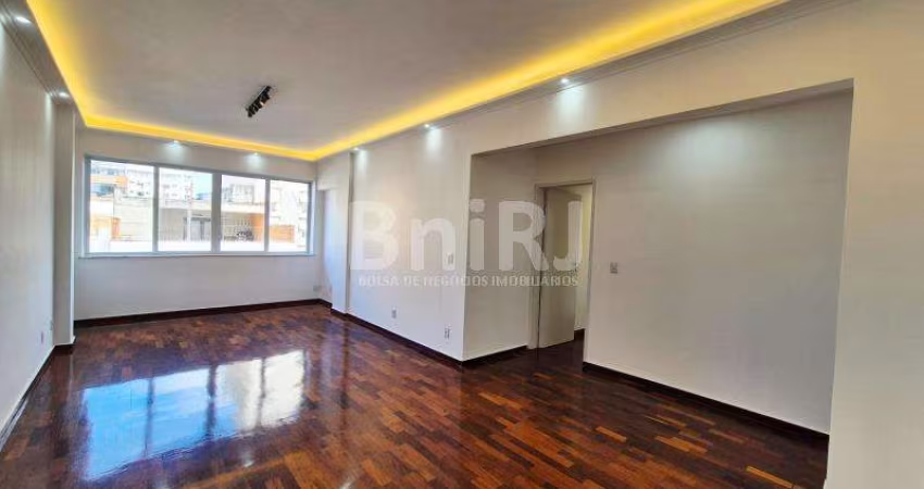 Apartamento à venda em Ipanema - 3 quartos, reformado, silencioso e bem localizado, com vaga na escritura.