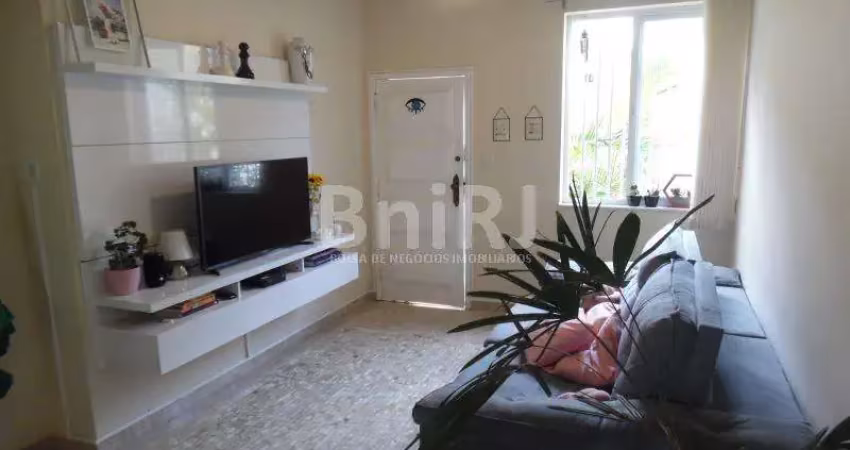 2  casas reformadas, modernas, rua segura, excelente localização