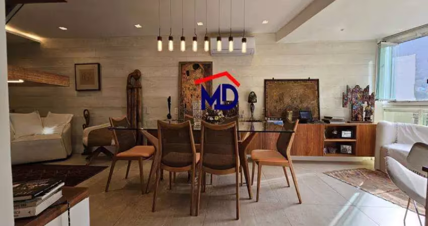 Cobertura triplex, 3 quartos sendo 2 suites, puro charme, totalmente reformada, acabamento primoroso.