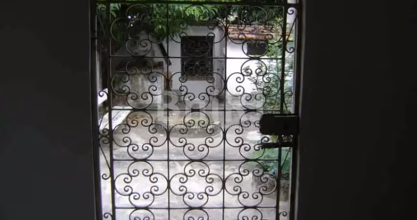 Encantado - duas casas em terreno de 440 m², com varanda e quintal