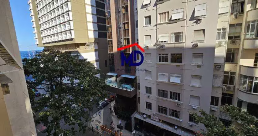 Copacabana, 3 quartos sendo 1 suite, sala ampla, segunda quadra da praia