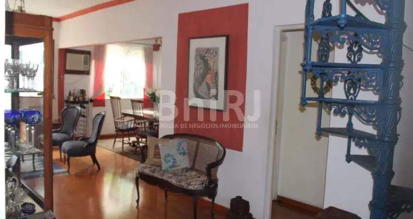 Apto. tipo cobertura c 150 m² e 1 vaga na escritura. localizado em rua super silenciosa e tranquila.