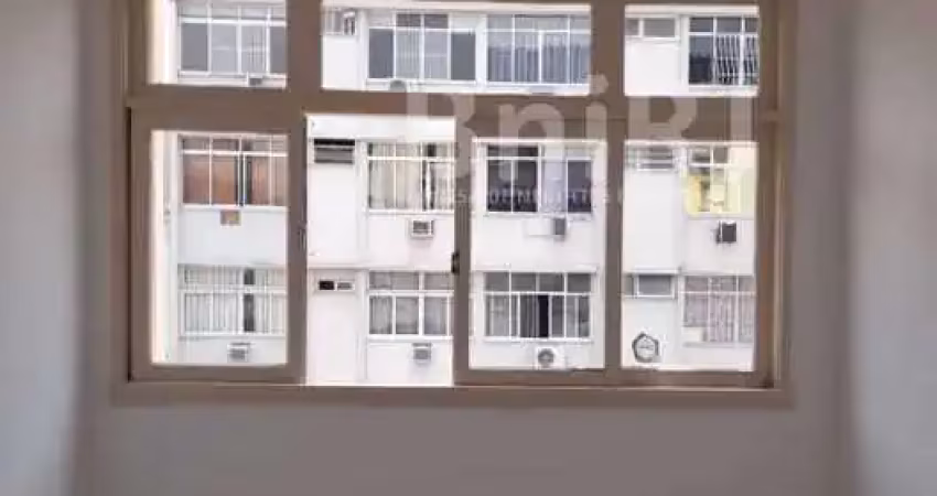 Copacabana - amplo conjugado de 37 m² em excelente localização.