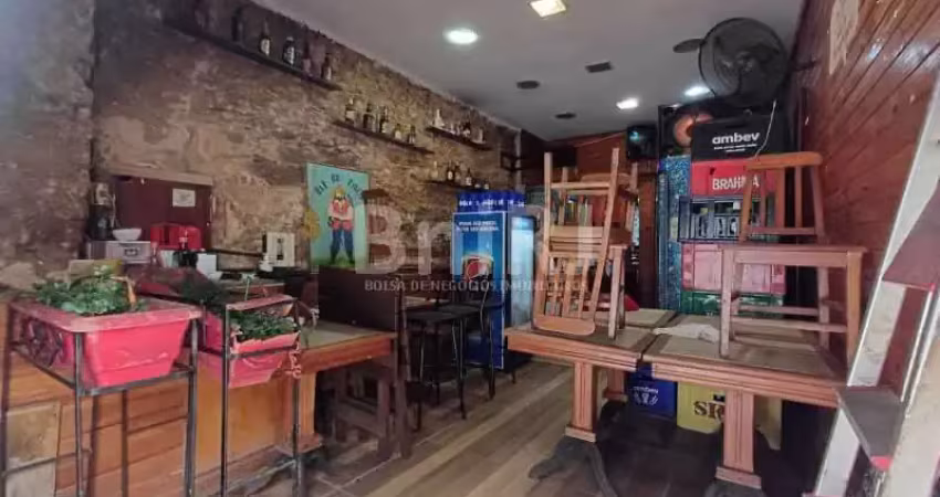 Prédio comercial com um bar no térreo. venha ter o seu próprio negócio no centro da cidade!!! localização ímpar!
