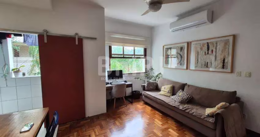 Silêncio, vista para o cristo e muito verde no leblon! apartamento 2 quartos na rua aperana com vaga.