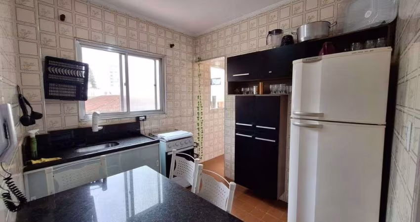 Confortável Apartamento de 1 Dormitório, a 350m da Praia, com Garagem.