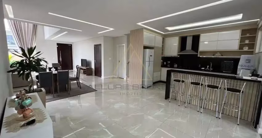 Casa de alto padrão a venda em balneário piçarras sc.
