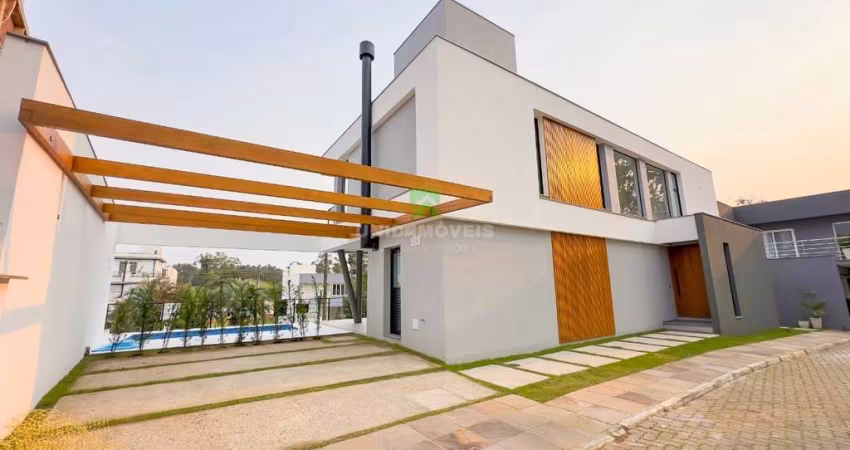 Impecável casa em condomínio à venda na Hípica com 4 quartos, 4 suítes e 234m² em Porto Alegre-RS!