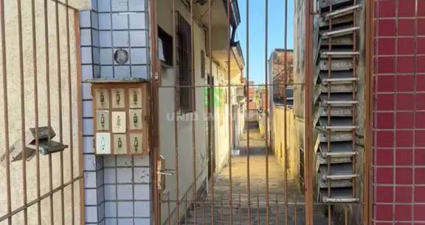 Imperdível oportunidade de adquirir casa em condomínio no bairro camaquã, porto alegre-rs: 1 quarto, 1 sala, 1 banheiro, 45,76 m².