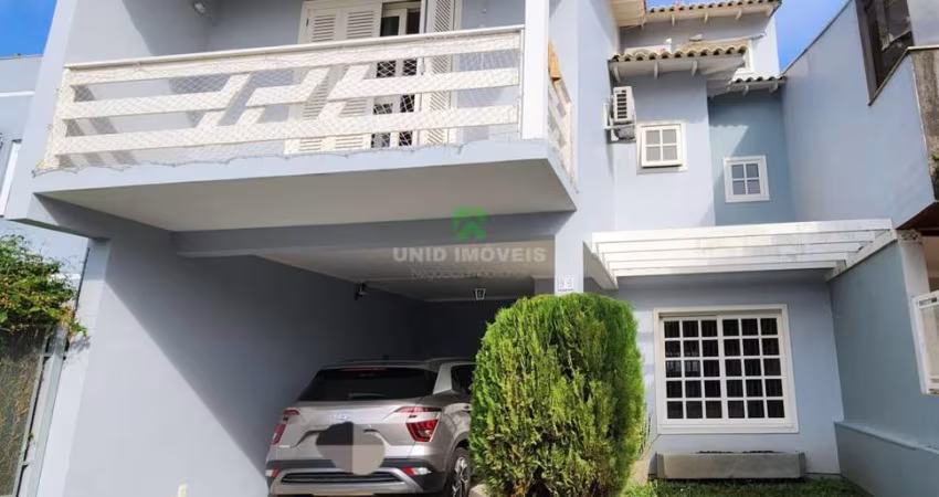 Casa em condomínio à venda em localização privilegiada com 3 quartos e 192m² de área!