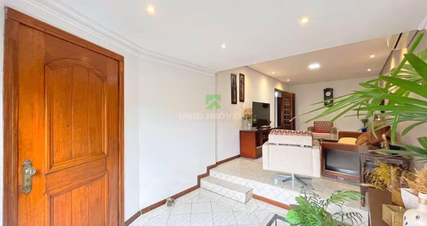 Espetacular Casa à Venda em Porto Alegre-RS, no Bairro Cavalhada: 3 Quartos, 1 Suíte, 2 Salas, 4 Banheiros, 6 Vagas de Garagem, 156 m².