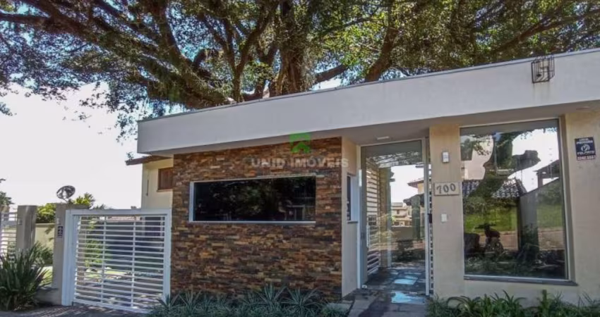 Casa de Luxo em Condomínio no Bairro Cristal, Porto Alegre - 4 Quartos, 2 Suítes, 2 Salas, 2 Banheiros, 4 Vagas, 227m².