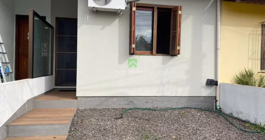 Imperdível: Casa à venda em Porto Alegre-RS, bairro Guarujá, 1 quarto, 1 sala, 1 banheiro, 1 vaga de garagem, 32m² de área.