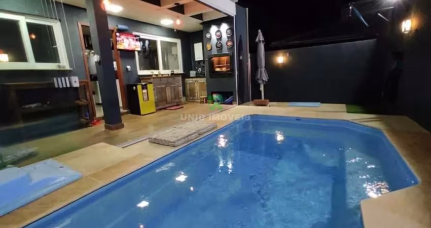Casa de luxo em condomínio na Hípica, Porto Alegre-RS  3 quartos, 1 suíte, 2 salas, 3 banheiros, 154 m², 1 vaga de garagem.
