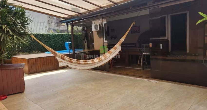 Casa com 5 quartos (3 no térreo), Suíte, Piscina, 3 vagas, Pátio