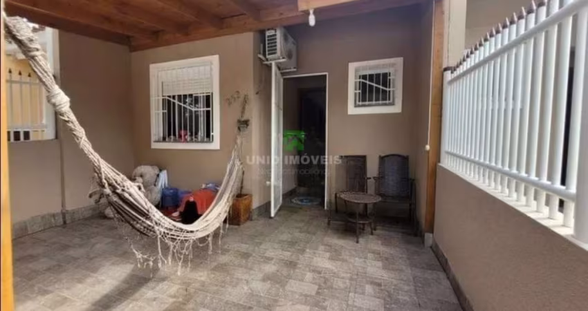 Venda de Casa na Restinga, Porto Alegre-RS: 2 Quartos, 1 Sala, 1 Banheiro, 2 Vagas de Garagem - 40,00 m² de Área