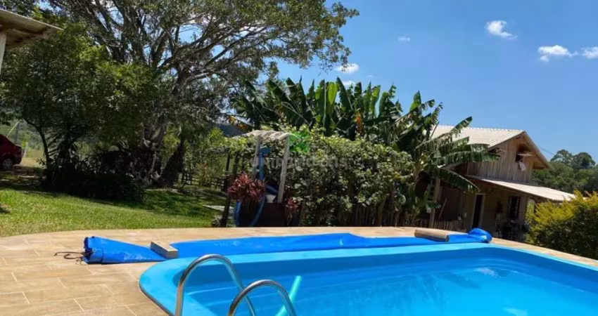 Vende-se sitio de 2 quartos na lomba do pinheiro, viamão-rs  6.600m² de área
