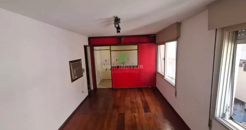 Apartamento à venda em porto alegre-rs, cidade baixa: 1 quarto, 1 sala, 1 banheiro, 32m² de área.