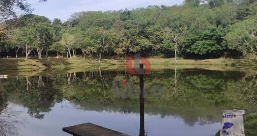 Terreno à venda no Condomínio Salto das Bananeiras.