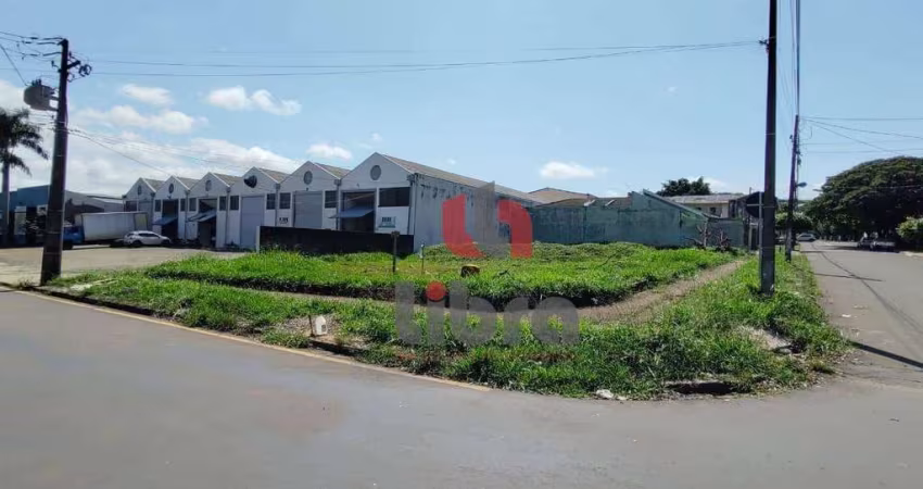 Terreno comercial de esquina na Vila Santa Izabel.