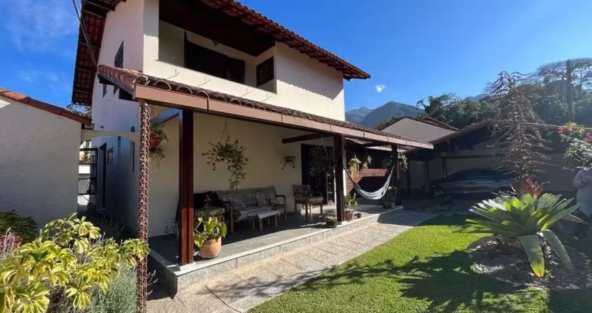 Casa com TRÊS Quartos à venda, 239 m² por R$ 1.400.000 - Comary - Teresópolis/RJ