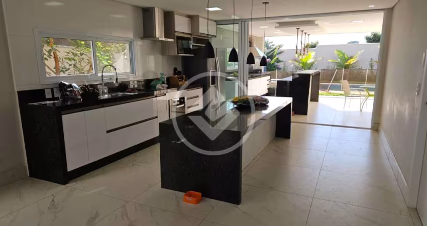 Casa Luxuosa em Condomínio com 4 suítes codigo: 98999