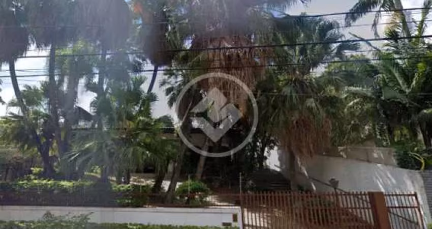 Casa em frente a lagoa do Taquaral, com 5 dormitórios sendo 2 suítes, área de piscina codigo: 104633