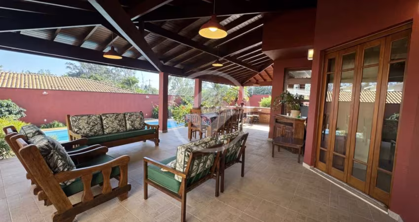 Casa Condomínio com Piscina, gourmet lindo e quintal verde codigo: 77140
