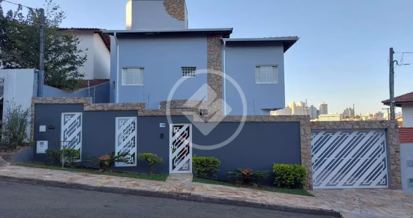 Sobrado de 212 m2 com 3 dormitórios sendo 1 suíte, com Varanda, área gourmet e piscina, no taquaral. codigo: 114664