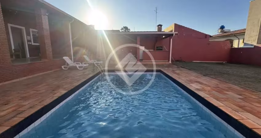 Casa com terreno de 450 m2 e 190 m2 de área construída, na região da Unicamp, com 1 dormitório, piscina e churrasqueira com quintal. codigo: 123264