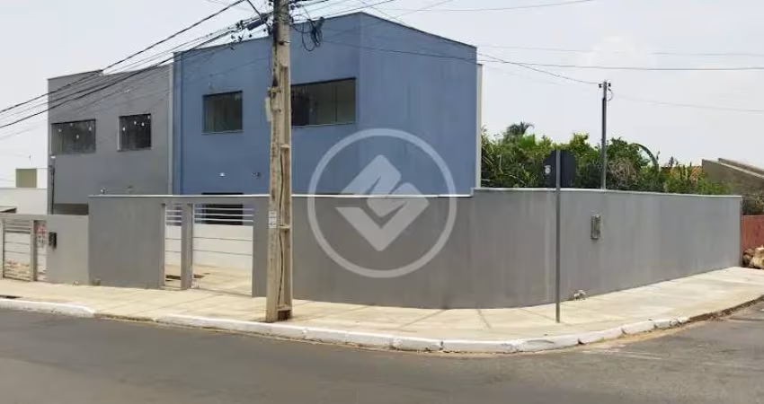 VENDE-SE SOBRADO 3 QUARTOS SENDO UMA SUÍTE + CLOSET E SACADA - AREA TOTAL DE 260M² E 130M² DE AREA CONSTRUÍDA - LOCALIZADO NO JARDIM UNIVERSITÁRIO -  APENAS R$630.000,00 codigo: 106100