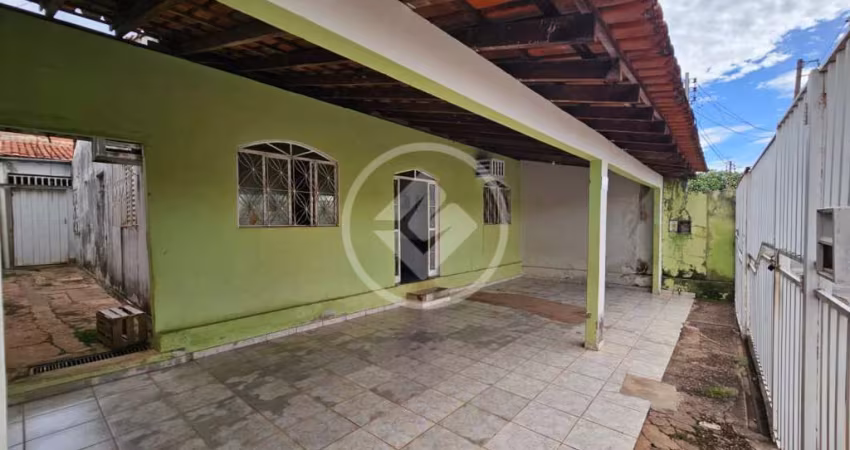 casa CPA 4, segunda etapa, 3 quartos, 2 suites, varanda na frente, fundo todo coberto, garagem para 2 carros codigo: 62850