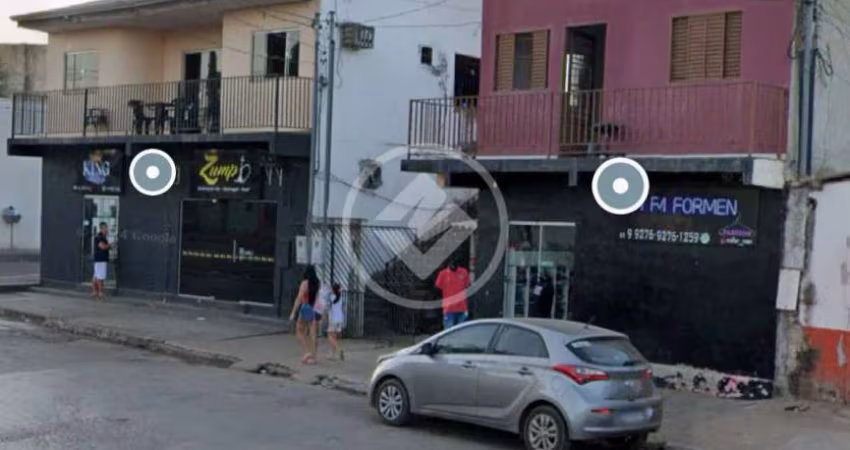 VENDA DE DOIS SOBRADOS COM DUAS CASAS EM CIMA E 3 SALÕES COMERCIAS EM BAIXO codigo: 108337