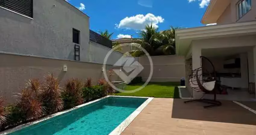 Sobrado com 4 quartos no florais dos lagos, quintal amplo, mini pomar, piscina com hidromassagem. codigo: 105820