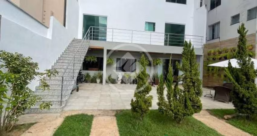 DUAS CASAS EM LOTE DE 600 M2 codigo: 115705