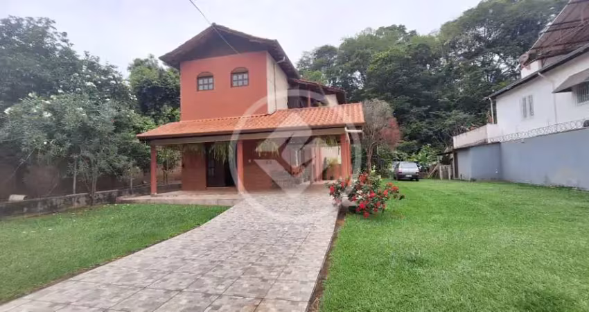 EXCELENTE CASA DE 4 QUARTOS EM LOTE DE QUASE 1000 M2 codigo: 116287