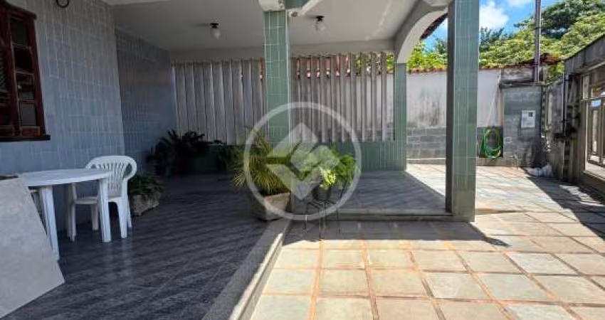 EXCELENTE CASA DE 5 QTOS codigo: 121055