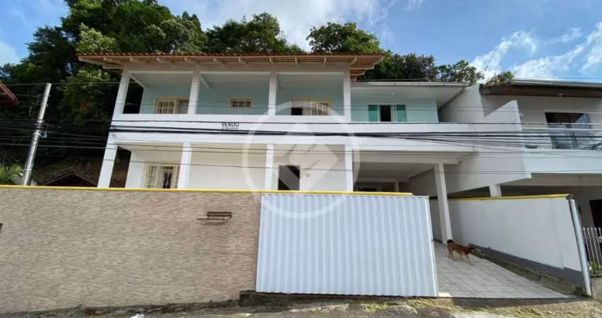 Casa a venda no bairro Nações. Valor: R$ 1.400.000,00 codigo: 78495