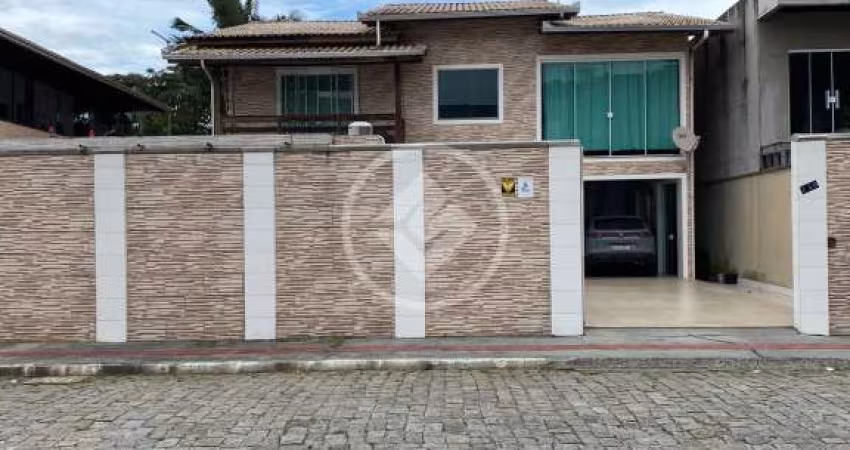 Sobrado a venda em Balneário Camboriú. Valor: R$ 1.700.000,00 codigo: 78736