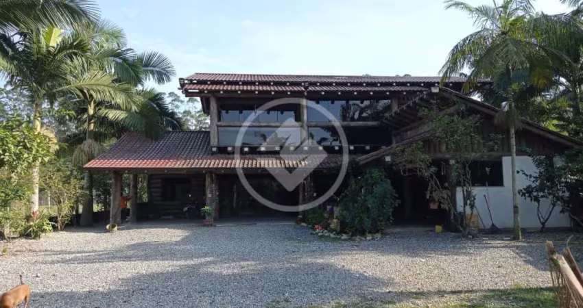 Sobrado a venda em Camboriú. Valor: R$ 1.500.000,00 codigo: 74246