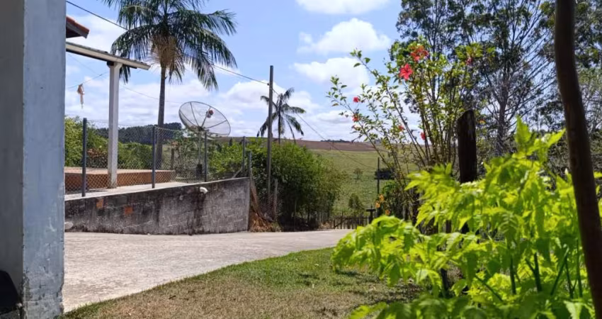 Casa ampla, vista panorâmica, final de estrada, silenciosa, arejada, fica á 3km do restaurante Ranchinho, e á 3km da renomada Fazenda da Cumadre. codigo: 109532